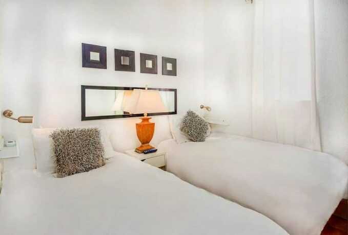 Imagen general del Hotel 14 Room Golf Tennis Villa. Foto 4