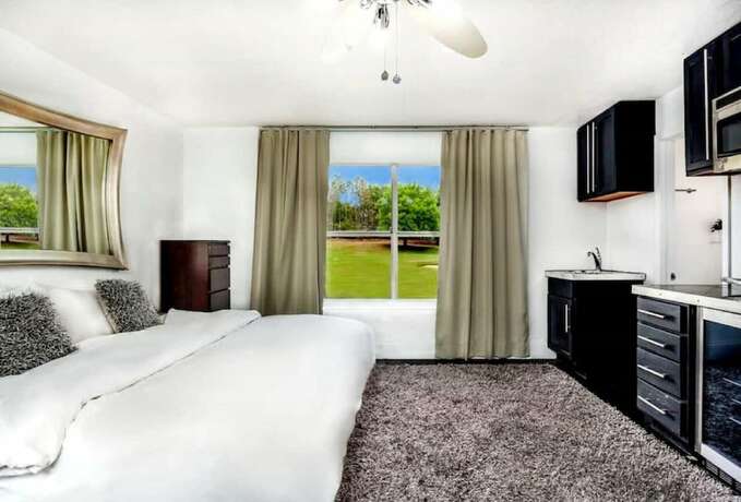 Imagen general del Hotel 14 Room Golf Tennis Villa. Foto 5