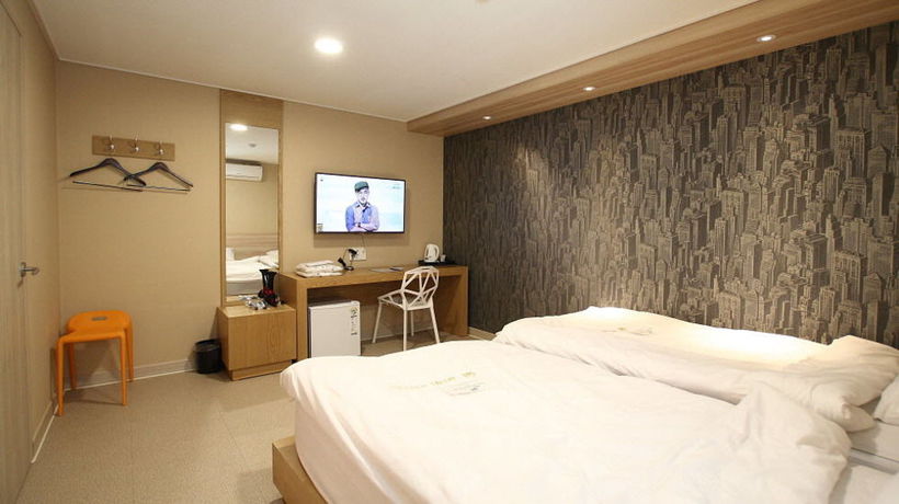 Imagen de los interiores del Hotel 141 Mini. Foto 16