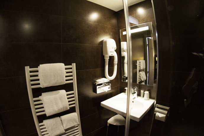 Imagen de la habitación del Hotel 15 Montparnasse. Foto 9