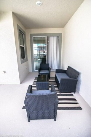 Imagen general del Hotel 1556 PD - Poolside Bliss Enchanted 4BR Townhome. Foto 13
