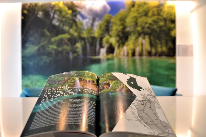 Imagen de los interiores del Hotel 16 Lakes. Foto 16