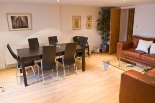 Imagen de la habitación del Hotel 16b York Place Lets In The City Edinburgh. Foto 6