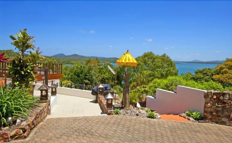 Imagen de los exteriores del Hotel 1770 Sovereign Lodge Resort. Foto 17