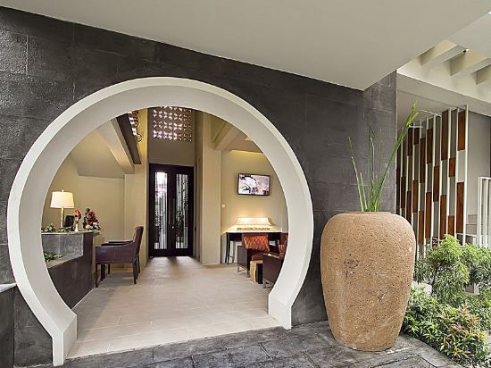 Imagen general del Hotel 18 Suite Villa Kuta. Foto 1