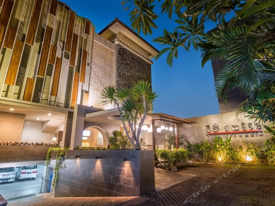 Imagen de los exteriores del Hotel 18 Suite Villa Kuta. Foto 9