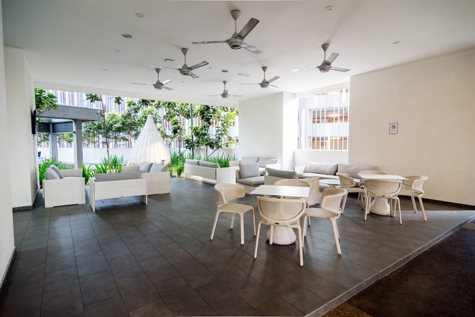 Imagen del bar/restaurante del Hotel 188 Suites By Namastay. Foto 2