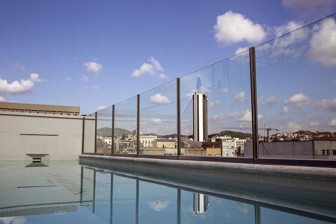 Imagen de la piscina del Hotel 1881 Barcelona Rosell&oacute;n. Foto 17