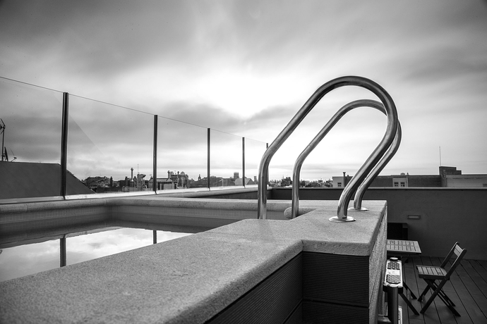 Imagen de la piscina del Hotel 1881 Gran Rosellón. Foto 14