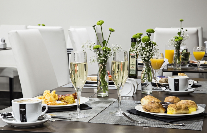 Imagen del bar/restaurante del Hotel 1881 Gran Rosellón. Foto 5