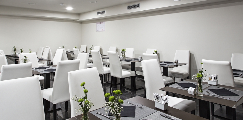 Imagen del bar/restaurante del Hotel 1881 Gran Rosellón. Foto 6