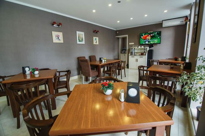 Imagen del bar/restaurante del Hotel 19, Batumi. Foto 4