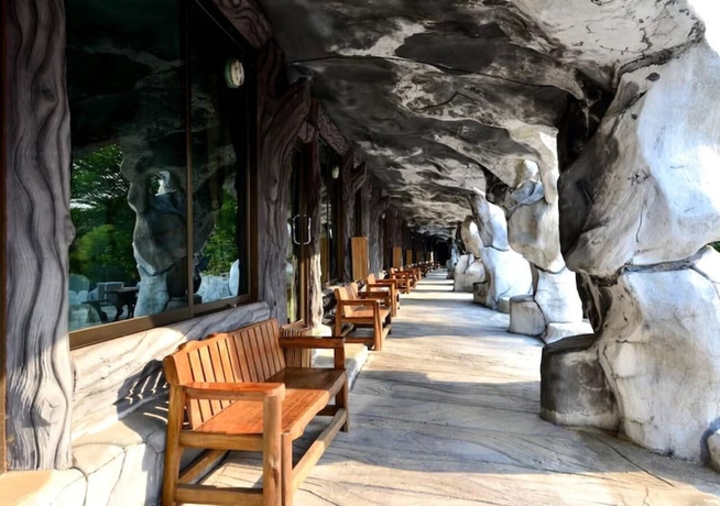 Imagen de los interiores del Hotel 19 Degrees Resort. Foto 16