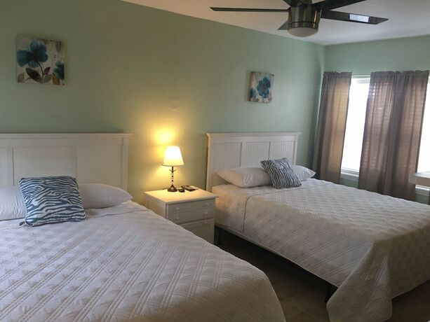 Imagen de la habitación del Hotel 19988 Front Beach Rd. Foto 10