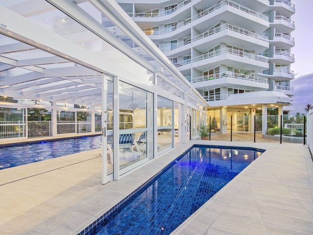 Imagen de la piscina del Hotel 19th Avenue On The Beach. Foto 14