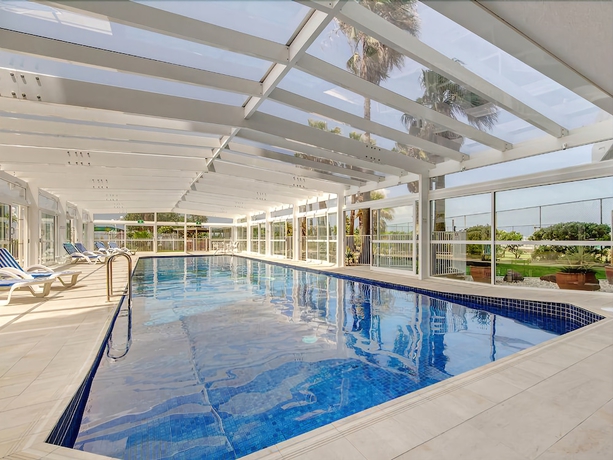 Imagen de la piscina del Hotel 19th Avenue On The Beach. Foto 17