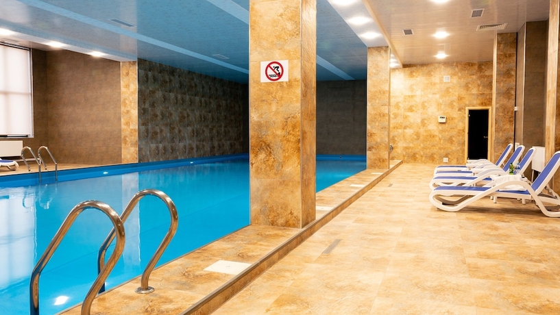 Imagen de la piscina del Hotel 1BR with Balcony Pool and Sauna. Foto 7