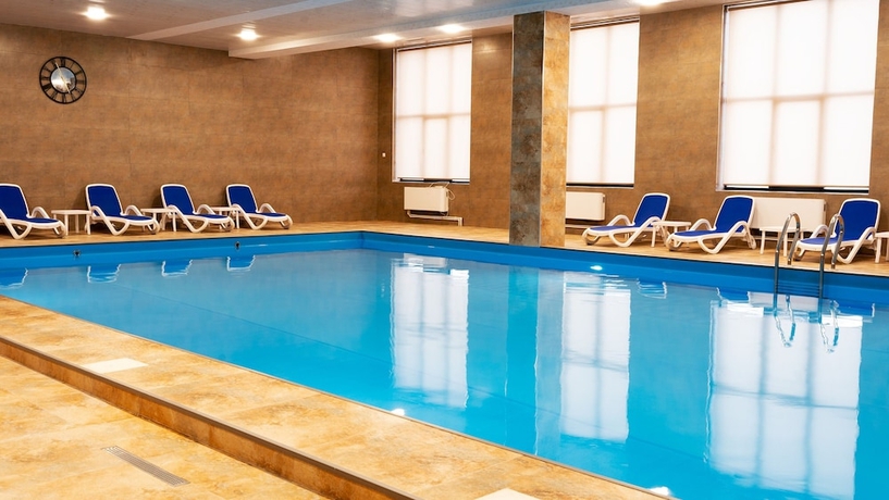 Imagen de la piscina del Hotel 1BR with Balcony Pool and Sauna. Foto 9