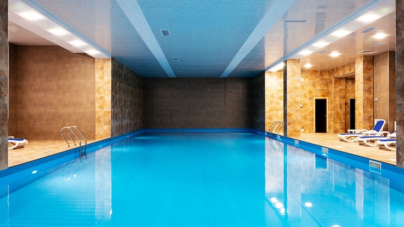 Imagen de la piscina del Hotel 1BR with Balcony Pool and Sauna. Foto 10