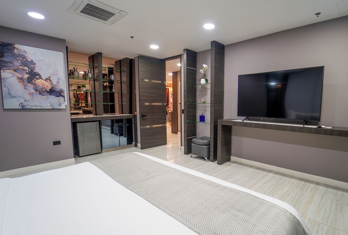 Imagen de la habitación del Hotel 1Million Suites. Foto 3