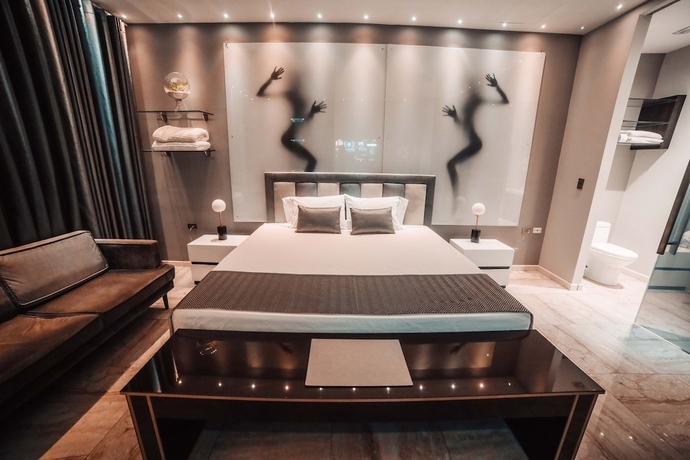 Imagen de la habitación del Hotel 1Million Suites. Foto 4