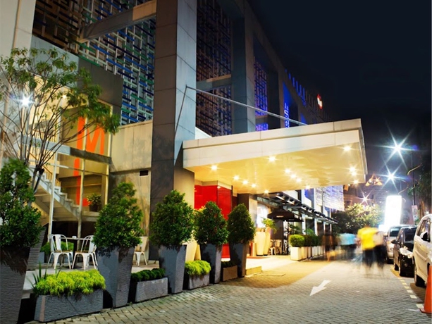 Imagen de los exteriores del Hotel 1o1 Urban Jakarta Kelapa Gading. Foto 7
