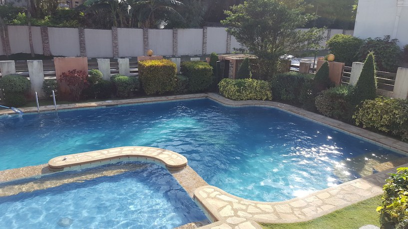 Imagen de la piscina del Hotel 2 Bedroom Villa by AP at Tagaytay Hampton Villa. Foto 20