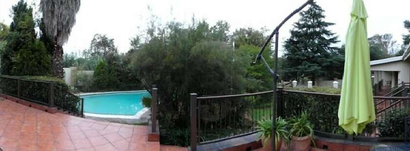 Imagen de los exteriores del Hotel 2 Leafed Doors. Foto 13