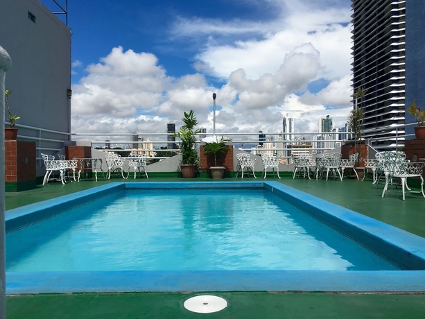 Imagen de la piscina del Hotel 2 Mares. Foto 18