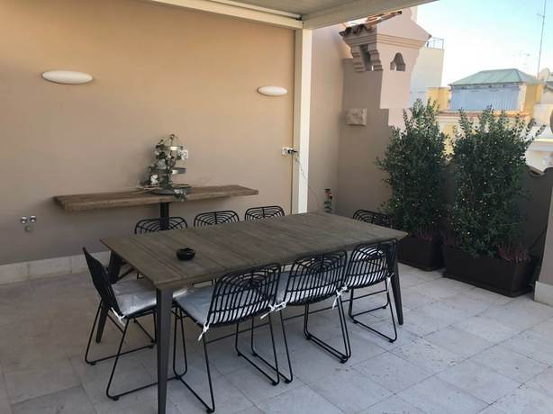 Imagen de la habitación del Hotel 200 Rooms and Terrace. Foto 12