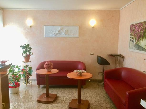 Imagen de los interiores del Hotel 2000 Fabriano. Foto 16
