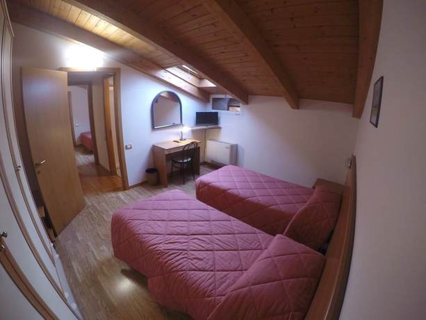 Imagen de la habitación del Hotel 2000 Fabriano. Foto 2
