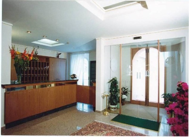 Imagen de los interiores del Hotel 2000 Fabriano. Foto 20