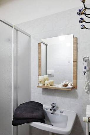 Imagen de la habitación del Hotel 2000, Gravedona. Foto 10