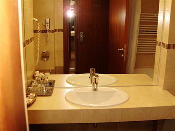 Imagen de la habitación del Hotel 2000 HOTEL TIMISOARA. Foto 8