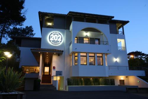 Imagen general del Hotel 202. Foto 5