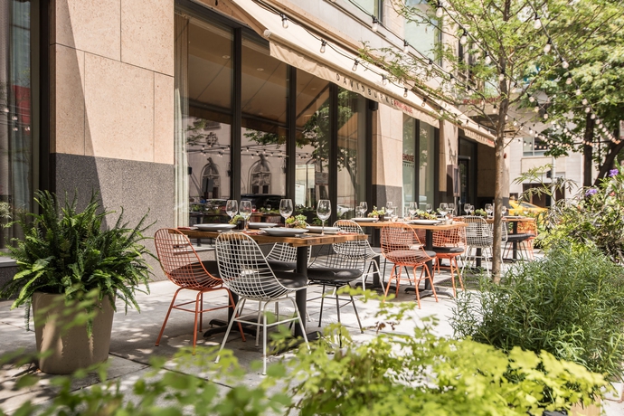 Imagen del bar/restaurante del Hotel 21c Museum Chicago. Foto 3