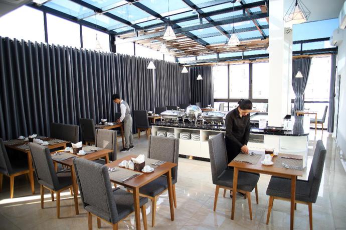 Imagen del bar/restaurante del Hotel 22Land Classic Suites. Foto 7