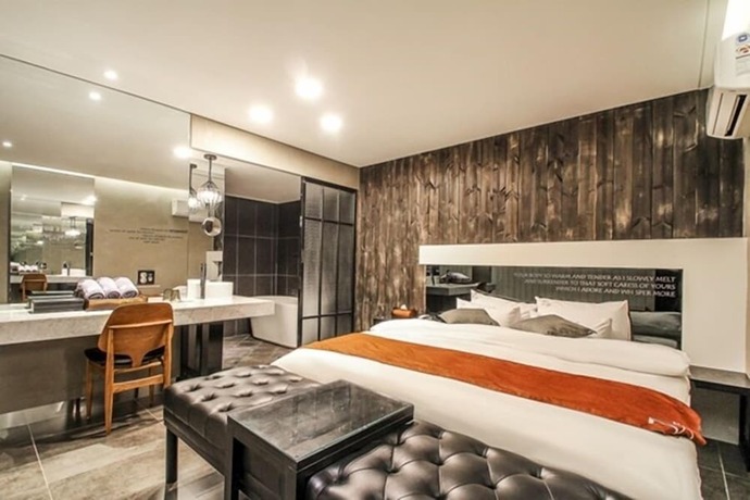 Imagen de la habitación del Hotel 2.4. Foto 14