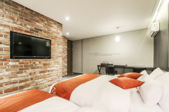 Imagen de la habitación del Hotel 2.4. Foto 16