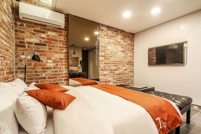 Imagen de la habitación del Hotel 2.4. Foto 18