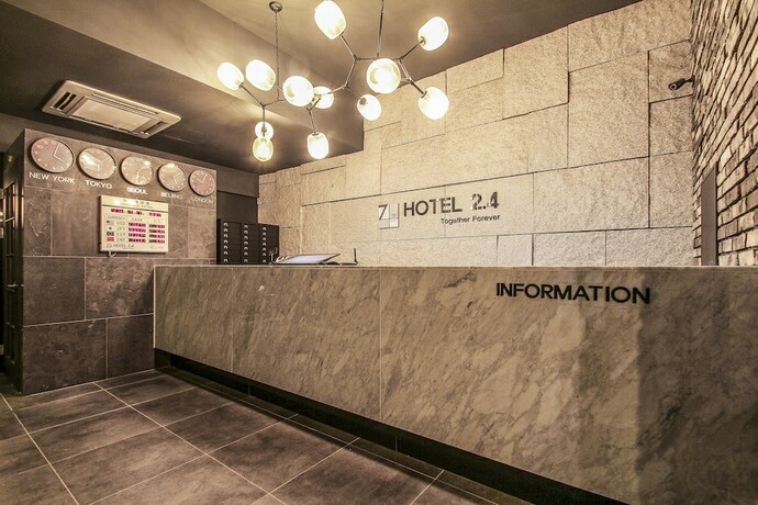 Imagen de los interiores del Hotel 2.4. Foto 38