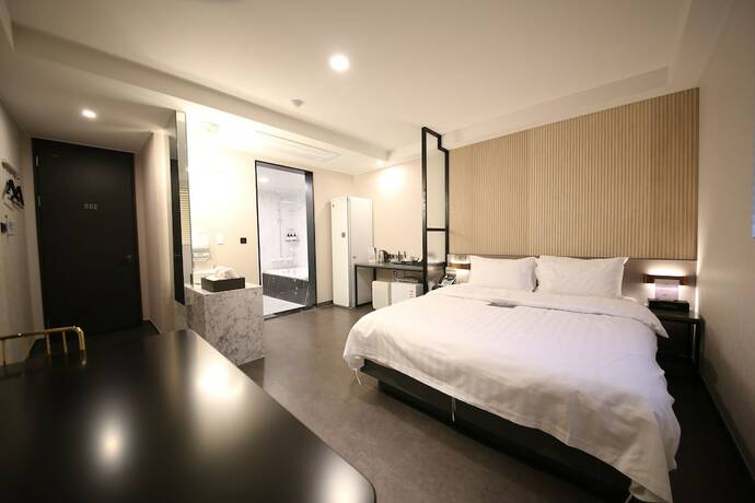 Imagen de la habitación del Hotel 24st Prestige. Foto 16