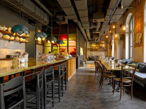 Imagen del bar/restaurante del Hotel 25hours Altes Hafenamt. Foto 11