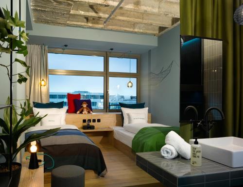 Imagen de la habitación del Hotel 25hours Bikini Berlin. Foto 19