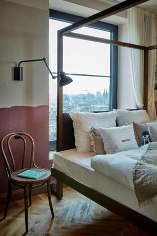 Imagen de la habitación del Hotel 25hours Das Tour. Foto 19