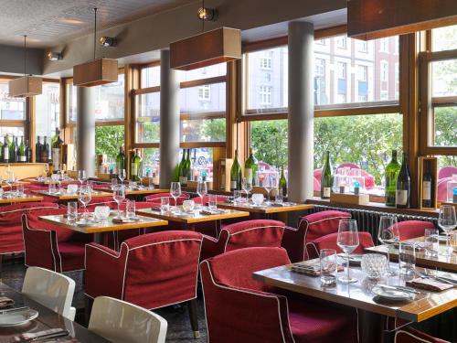 Imagen del bar/restaurante del Hotel 25hours Frankfurt The Goldman. Foto 9