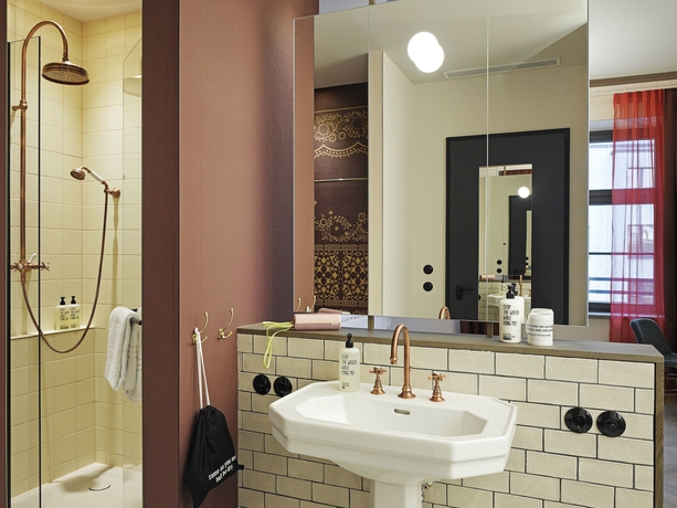 Imagen de la habitación del Hotel 25hours The Royal Bavarian. Foto 11