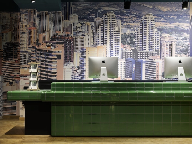 Imagen de los interiores del Hotel 25hours The Trip. Foto 17