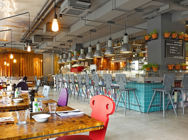 Imagen del bar/restaurante del Hotel 25hours Vienna At Museumsquartier. Foto 7